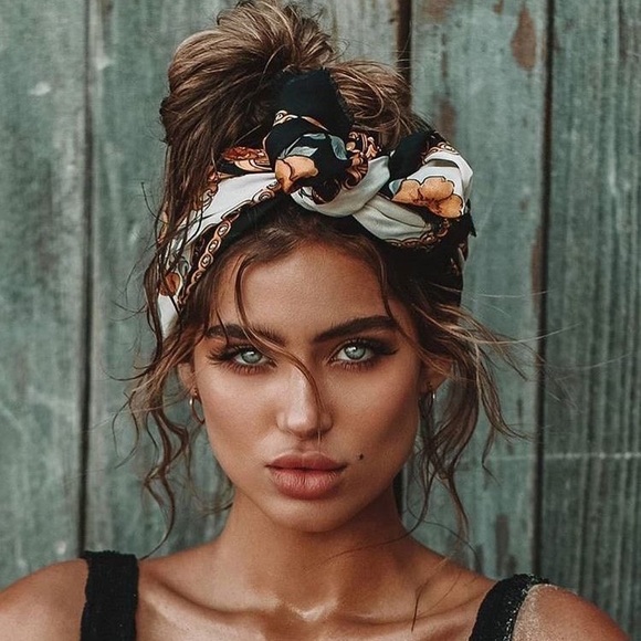 💕Last One Art Illustration Floral silky scarf - Picture 2 of 7